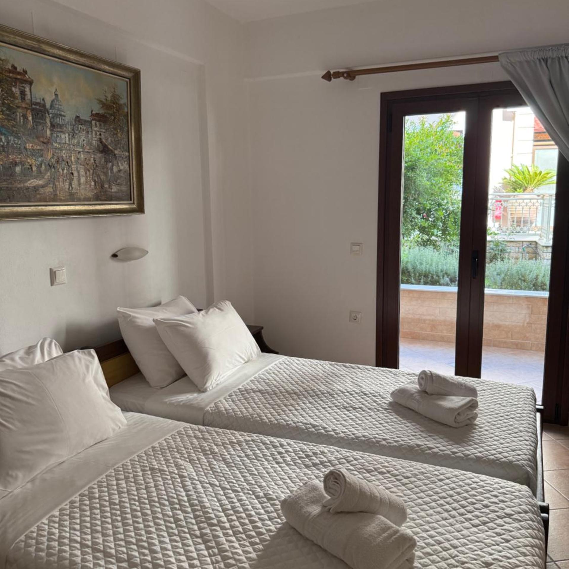SIFAKIS HOUSE 30/65