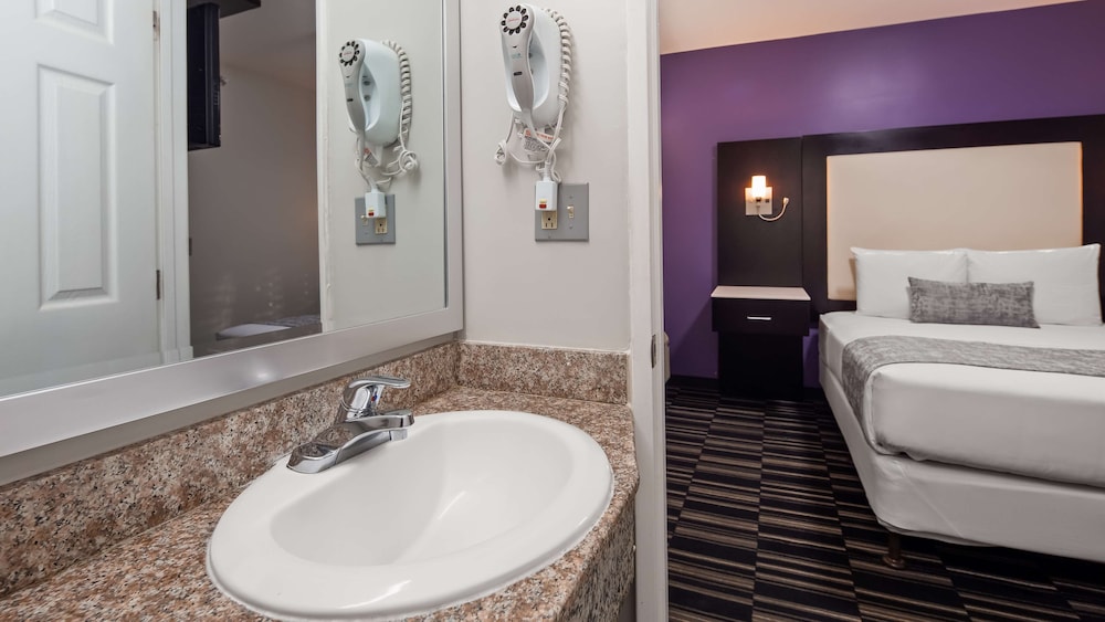 Surestay Hotel By Best Western Beverly Hills West 14/25