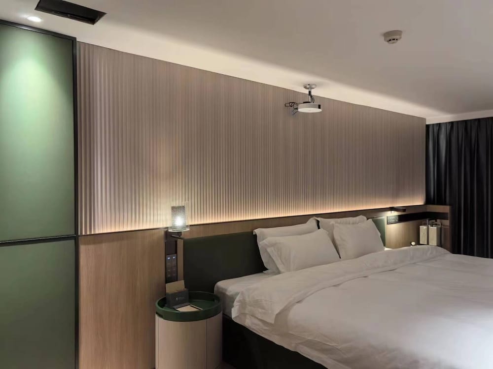 BUSINESS, SUITE, KING BED