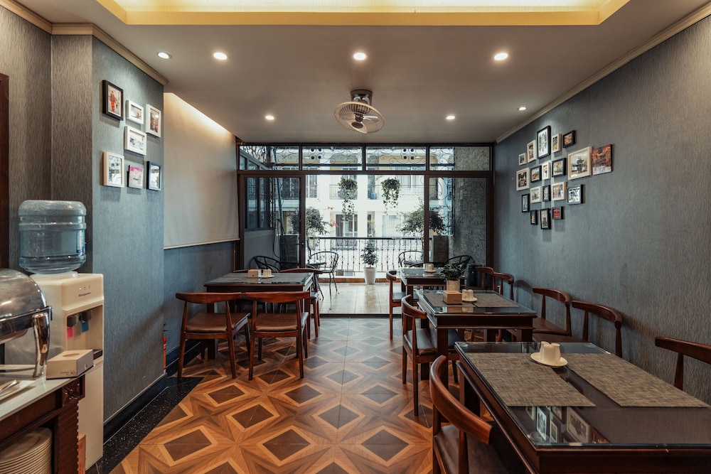 Le Foyer Hotel 52/56