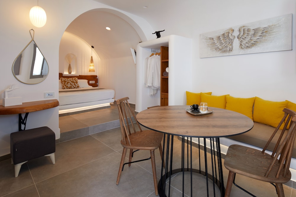 Allure Breeze Suites 75/79