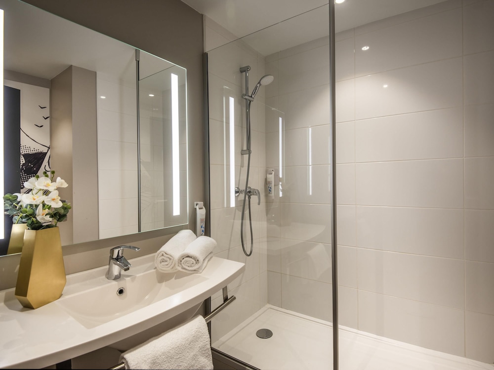 IBIS BUDGET NICE CALIFORNIE LENVAL 76/78