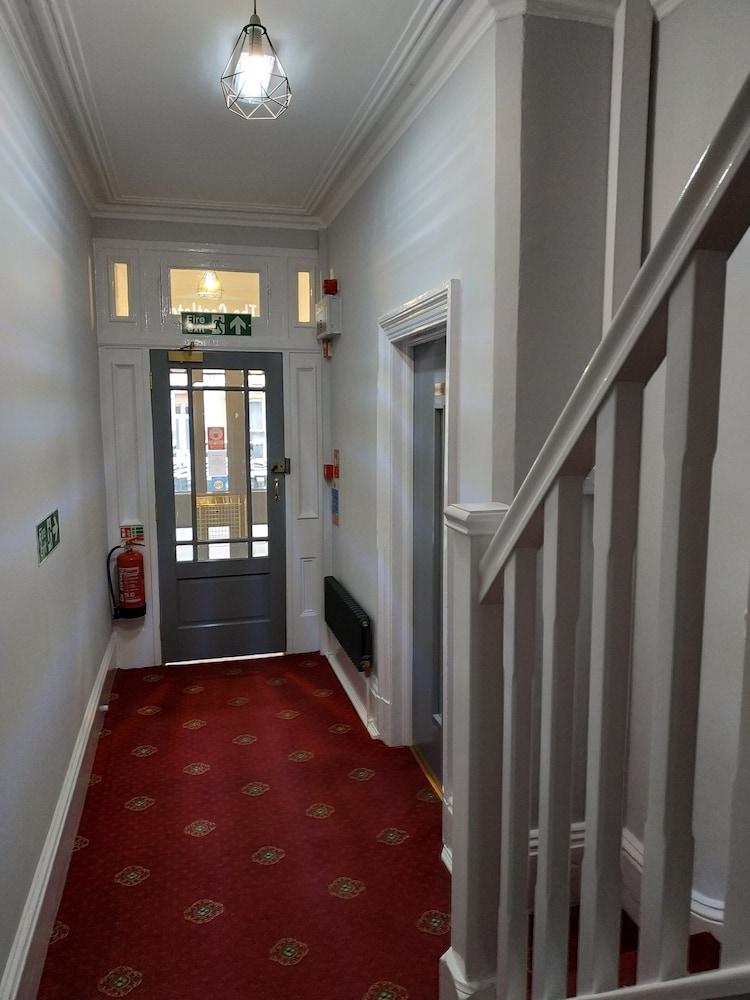 Castleton Hotel 7/45