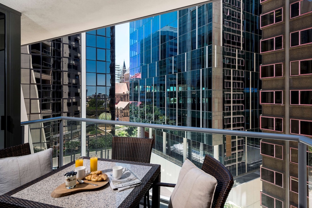 Oaks Brisbane Aurora Suites 31/74