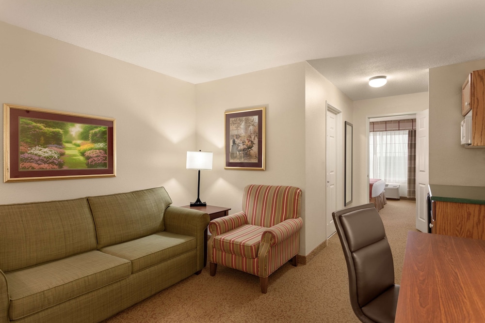 Country Inn & Suites By Radisson, Ames, IA 16/25