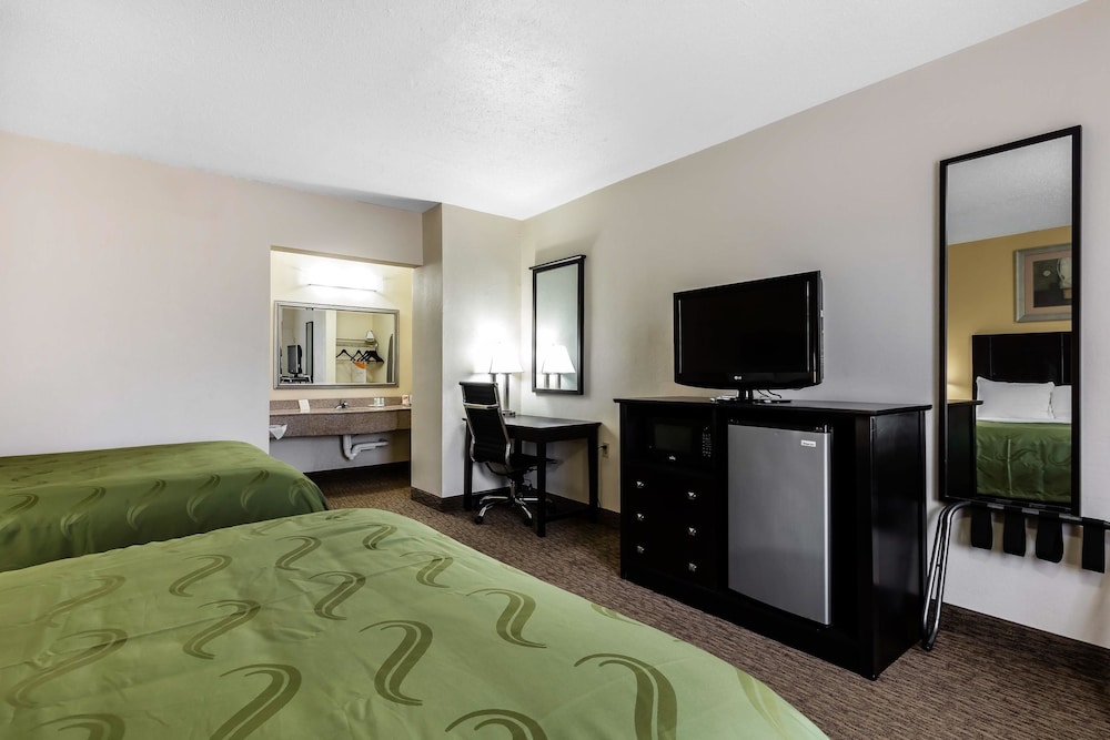 Quality Inn Tullahoma, TN 10/36