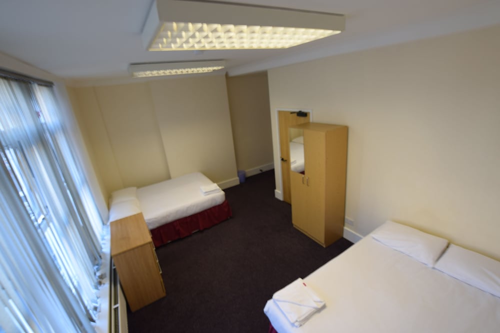 ROOM, TWIN BEDS