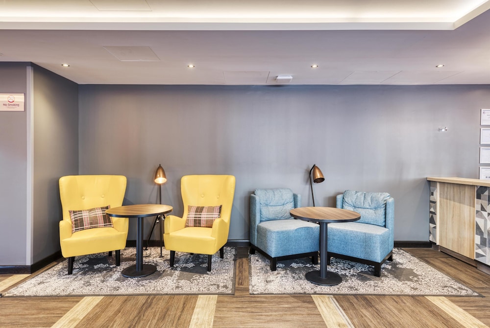 Lobby at Premier Inn Banbury Town Centre (Castle Quay) hotel, CHERWELL
