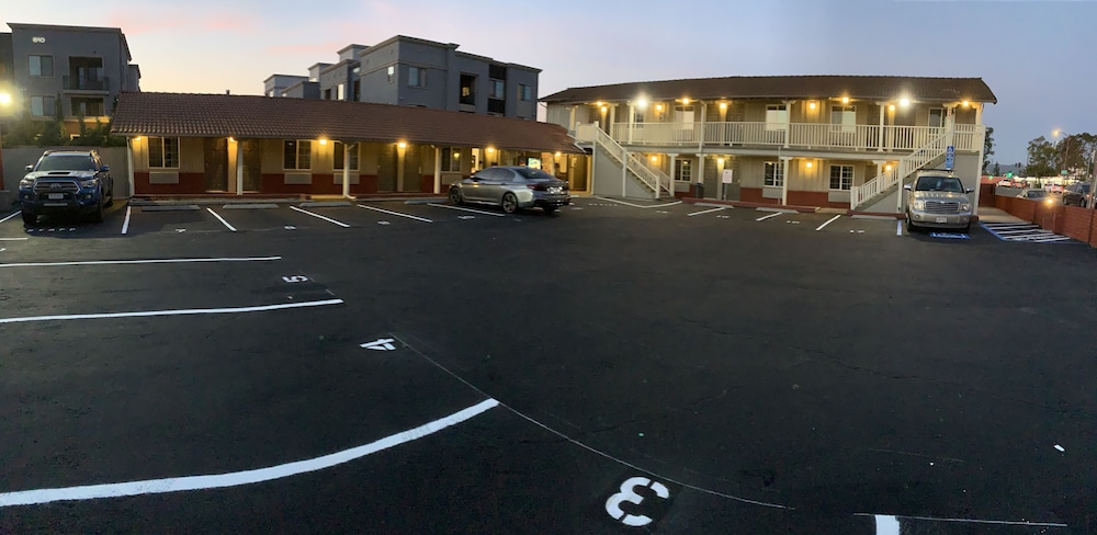 Escondido Inn 7/42