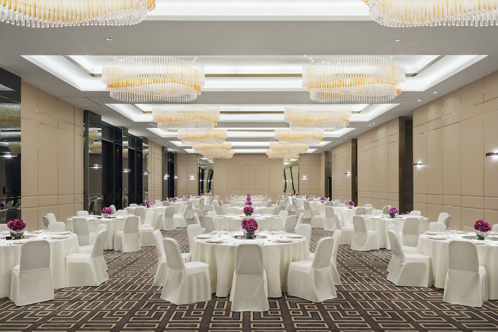 Hyatt Regency Al Kout Mall 62/70