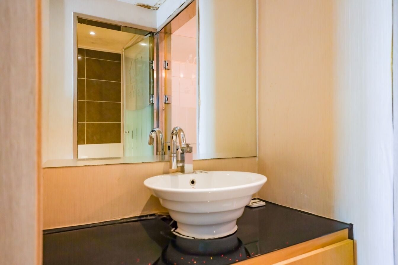 Room, 1 Queen and 1 Single Bed, Charlot Castle Hotel 7/9