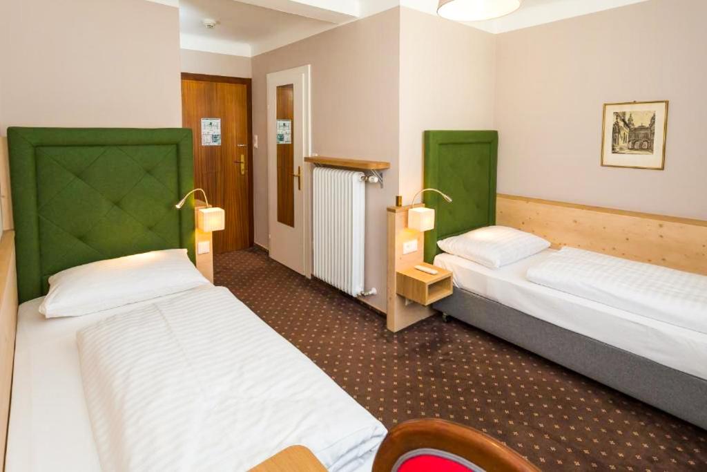 غرفة بسريرين منفصلين، Markus Sittikus Hotel Sigl Gmbh 2/5