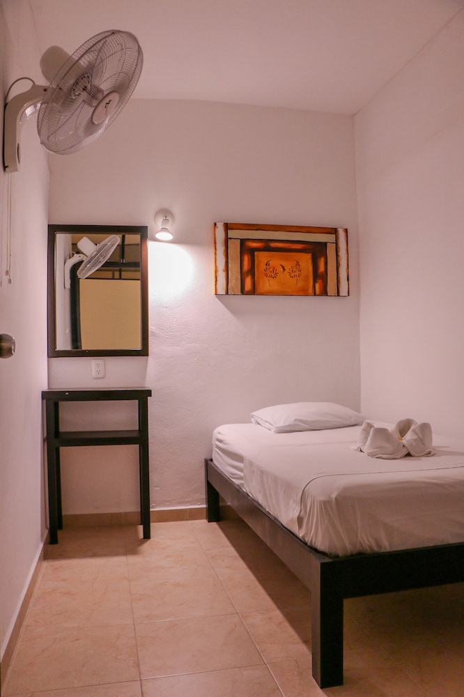 Gayser Hostal 9/25