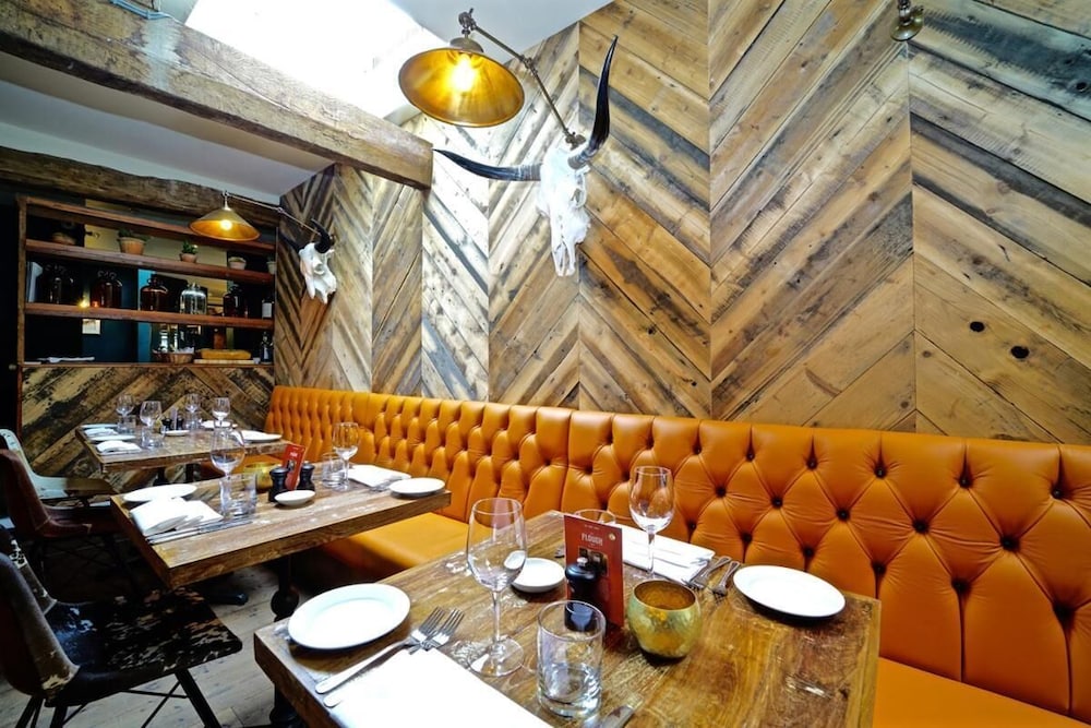 The Bull Hotel 40/47