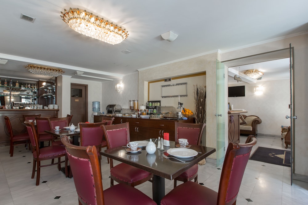 DIAS HOTEL 69/77