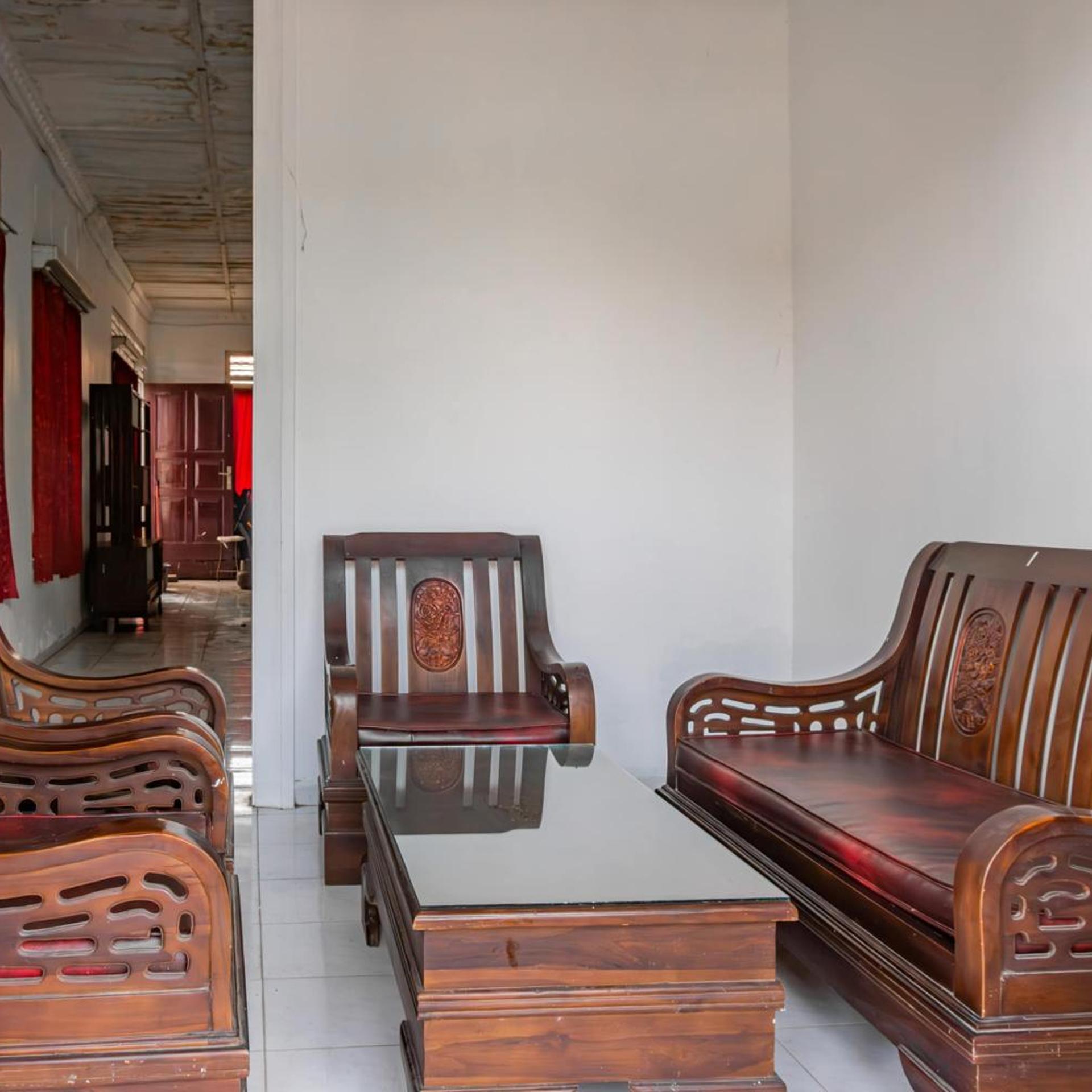 Hotel O Guest House Pahlawan Syariah 35/40