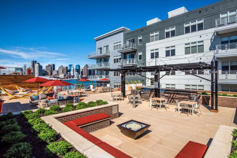 Global Luxury Suites East Boston 44/50