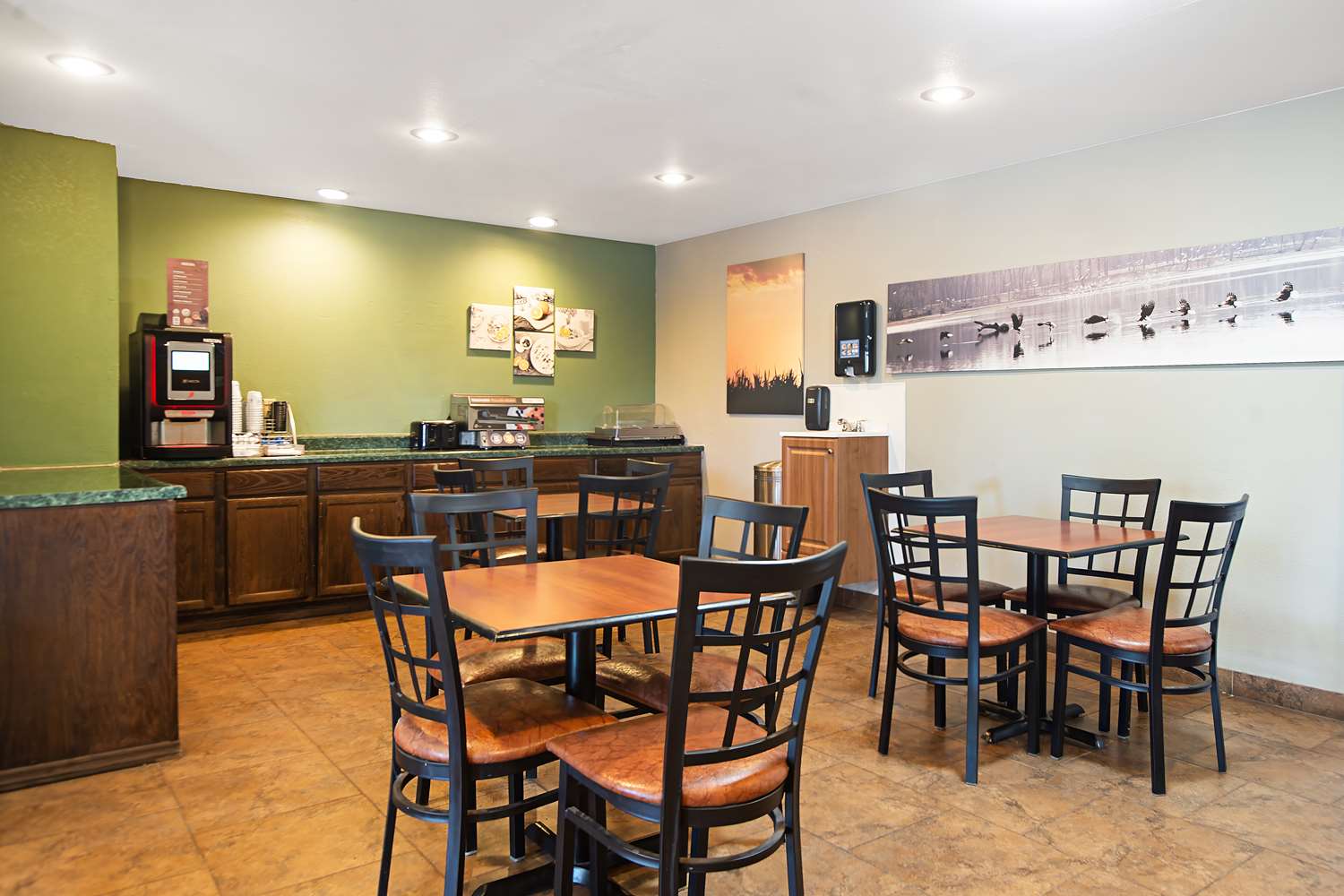 Surestay Plus Hotel By Best Western Bettendorf 7/8
