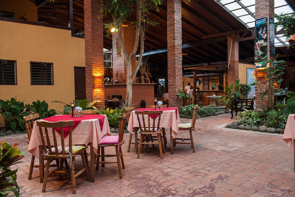 Arenal Lodge 54/73