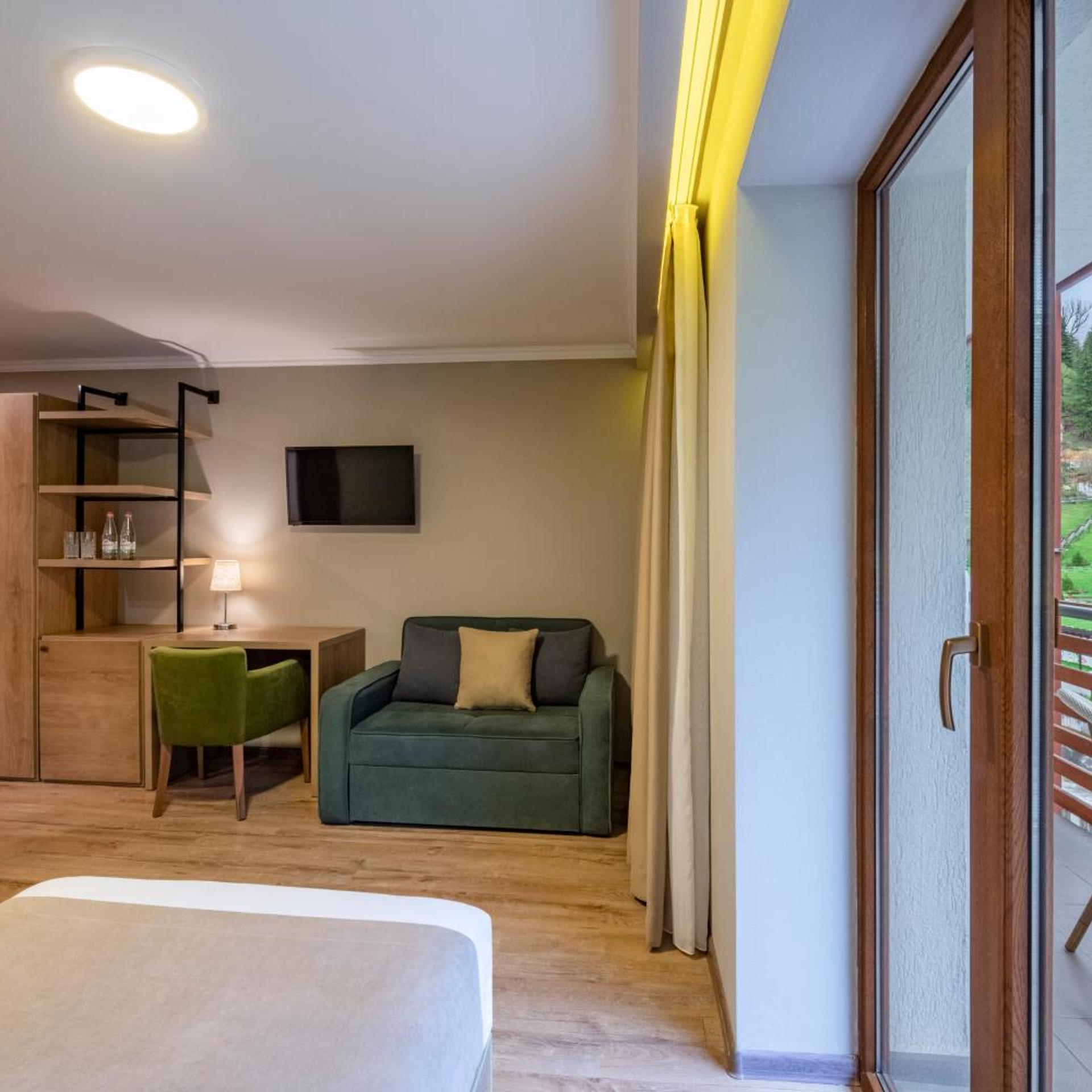 Mountain View Triple Room: