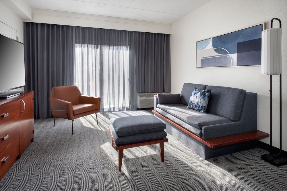 Courtyard by Marriott Silver Spring North/White Oak 28/38