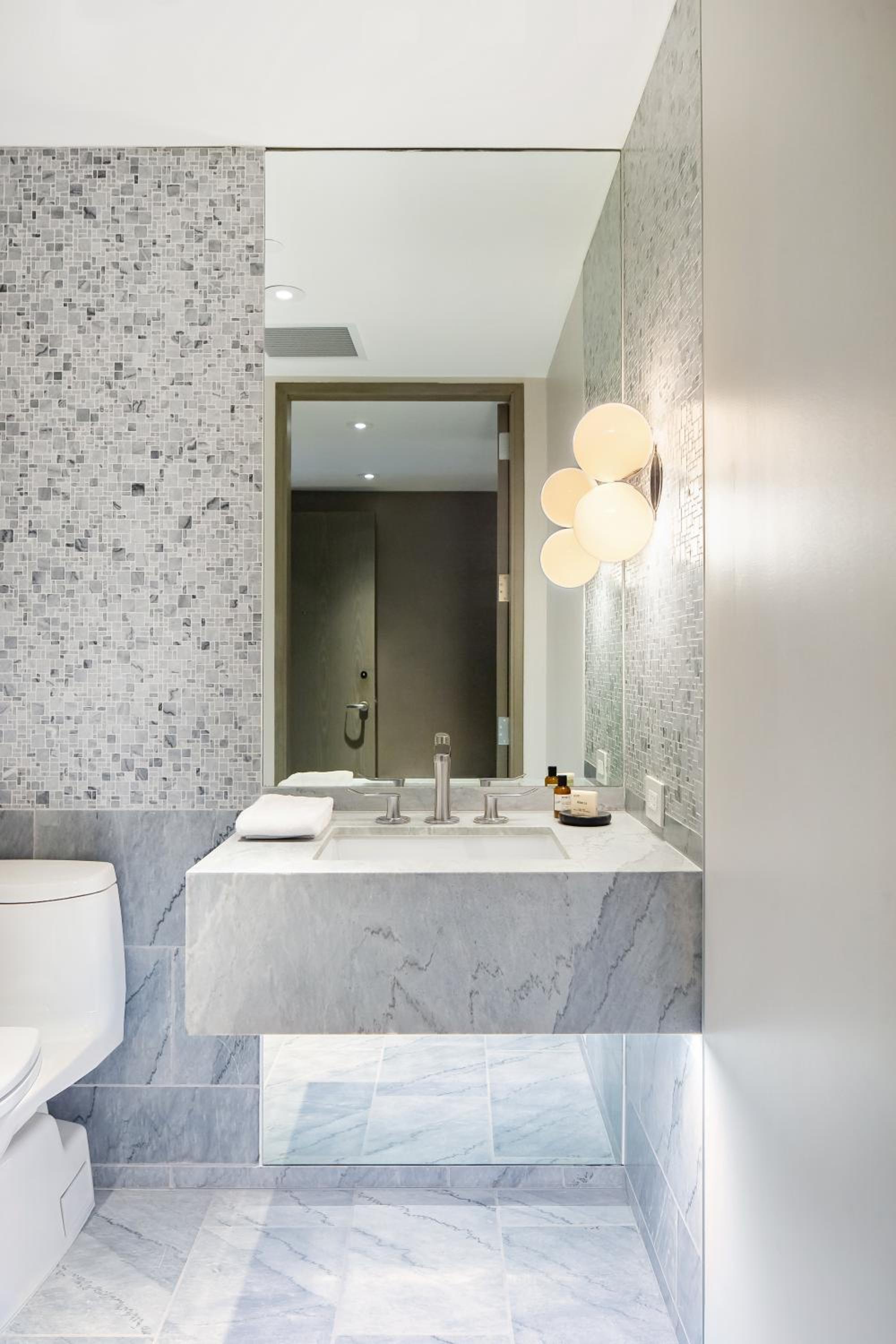 1 Bedroom, Plaza, Century, Suite, King Bed, 2 Bathrooms، Fairmont Century Plaza Los Angeles 8/9