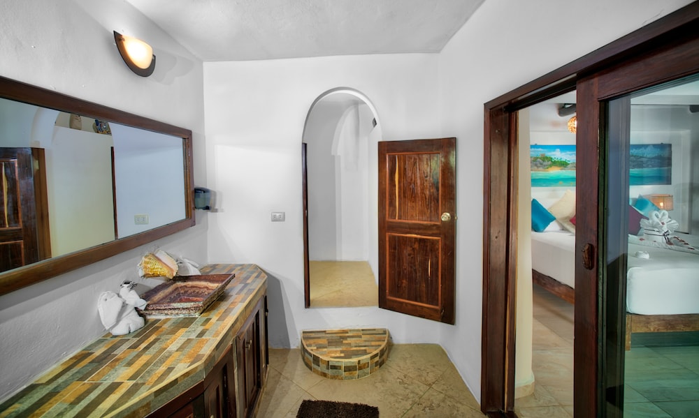 Suite, King Bed, Beach Front, Sofa، Playa Canek Boutique Eco Hotel 5/5