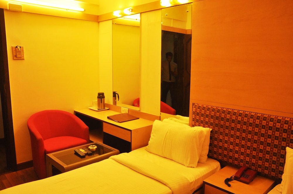 HOTEL AVON RUBY 34/54
