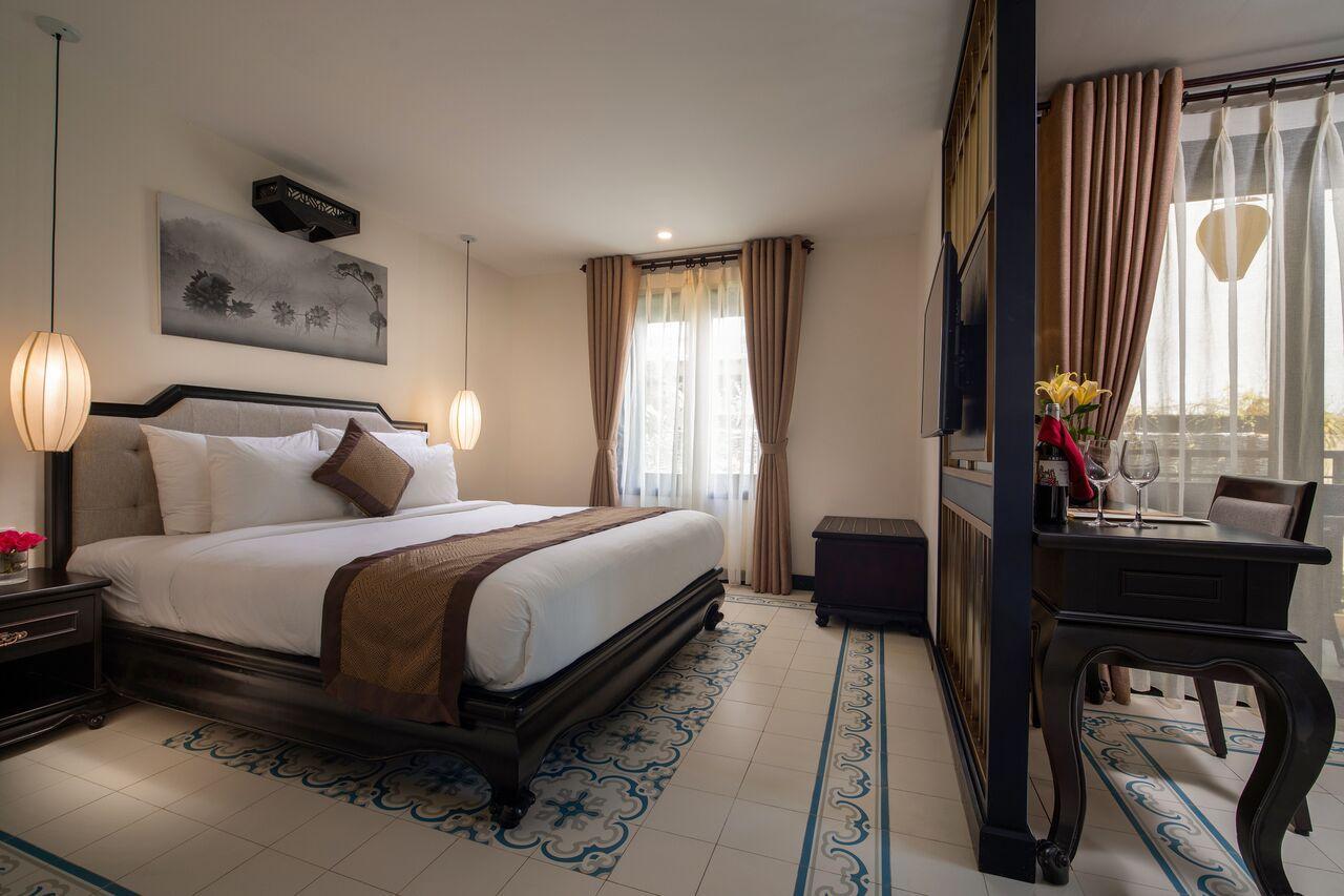 VILLA, DOUBLE OR TWIN BED