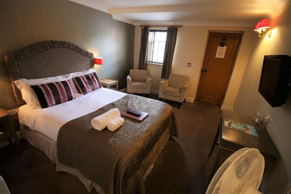 The Angel Hotel 24/50