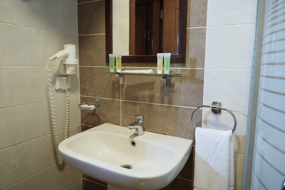Ream Hotel 46/50