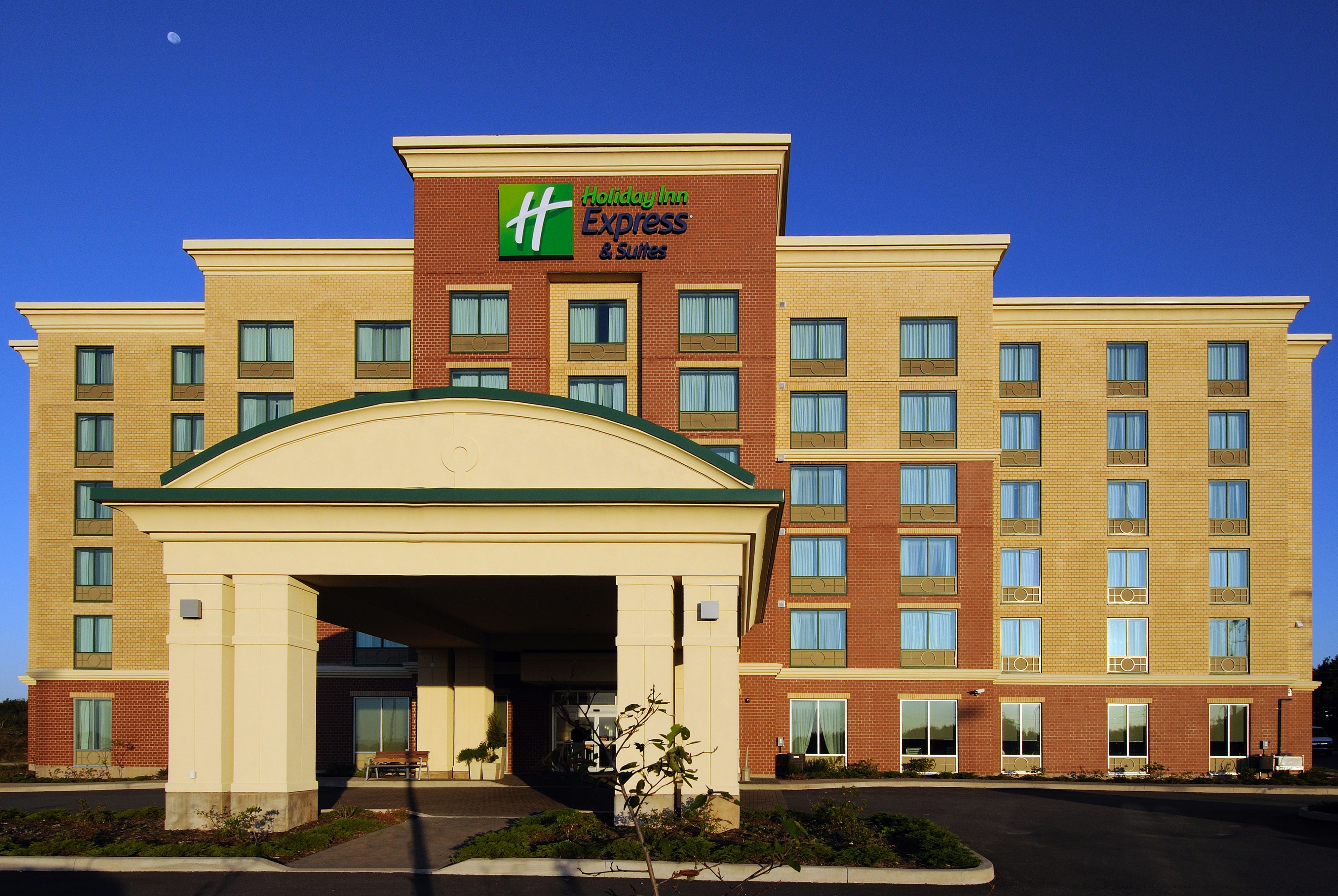 Holiday Inn Express Halifax Airport 7/65