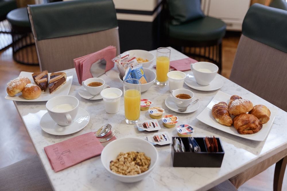 Il Salotto Della Regina 35/50