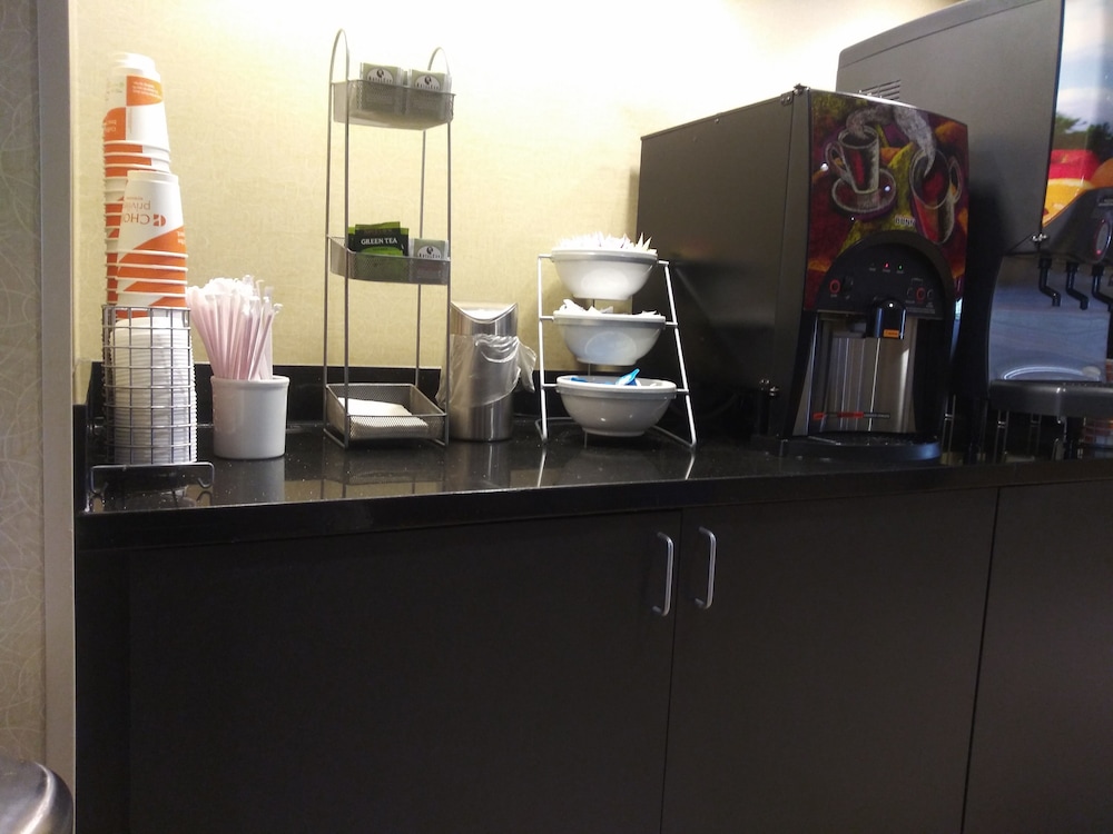 Comfort Suites Palm Bay - Melbourne 32/52