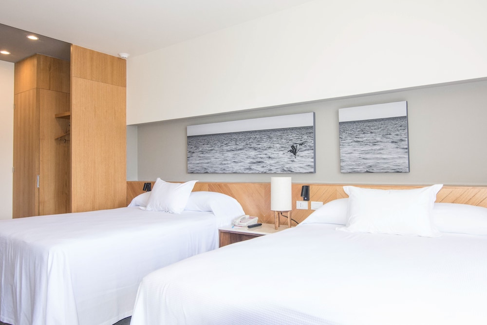 Deluxe Panoramic Bay View - one king size bed or two queen size beds