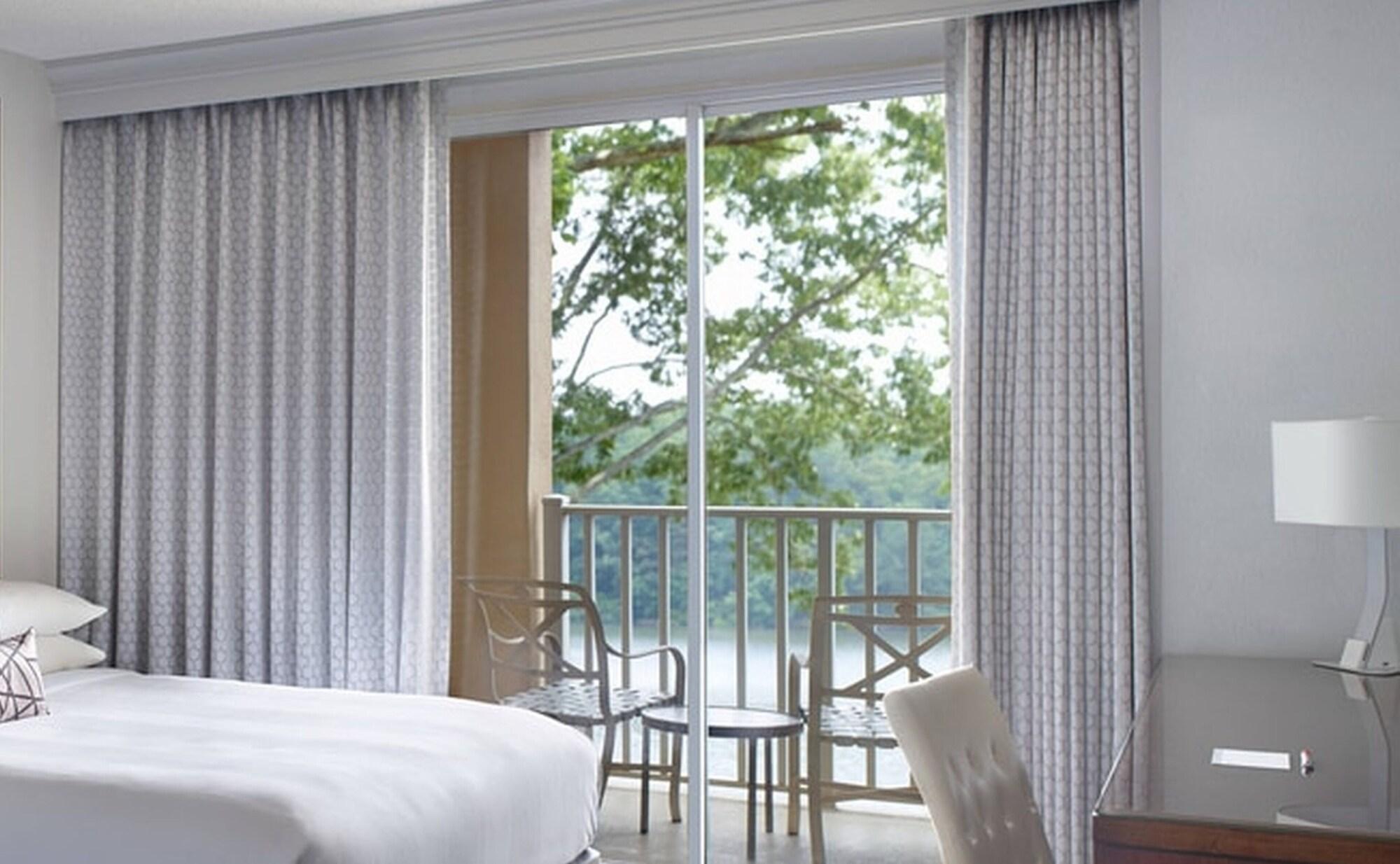 suite, multiple beds, lake view، Atlanta Evergreen Lakeside Resort 3/3