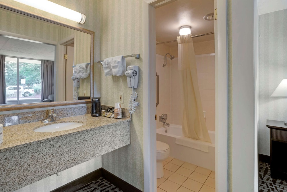 Quality Inn Fredericksburg Near Historic Downtown 28/44