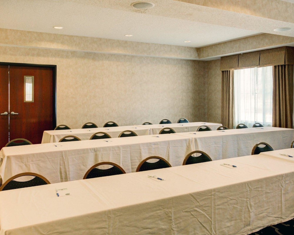 Comfort Inn and Suites Seguin, TX 30/37