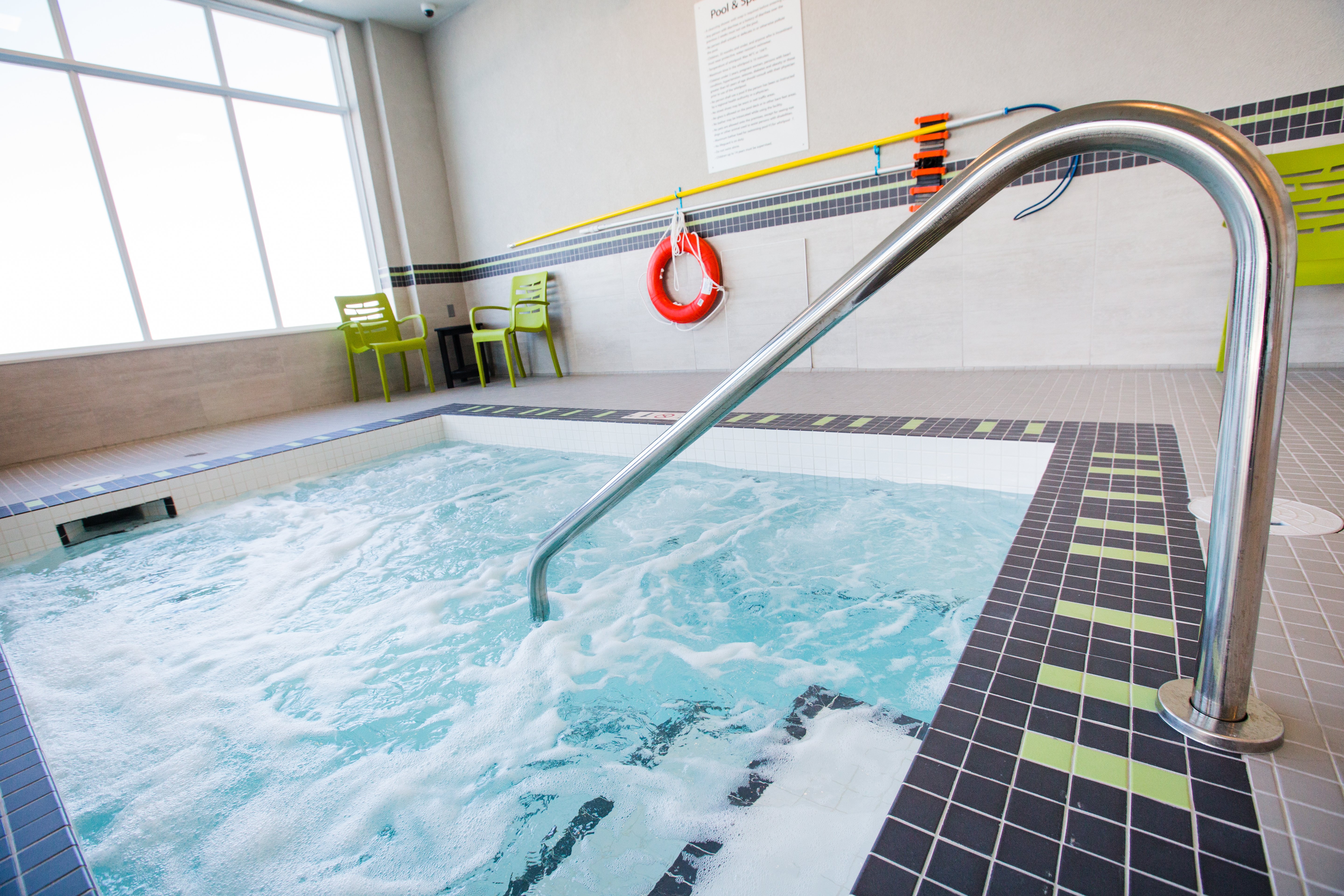 Holiday Inn Hotel Suites Calgary South Conference Ctr 33/73