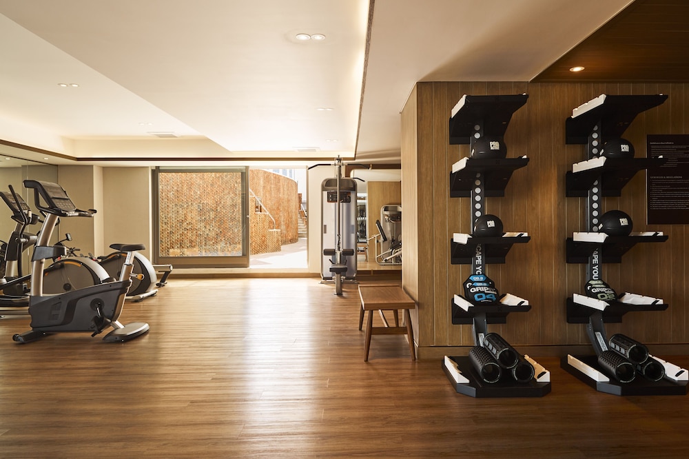 Montien Hotel Surawong Bangkok 24/48