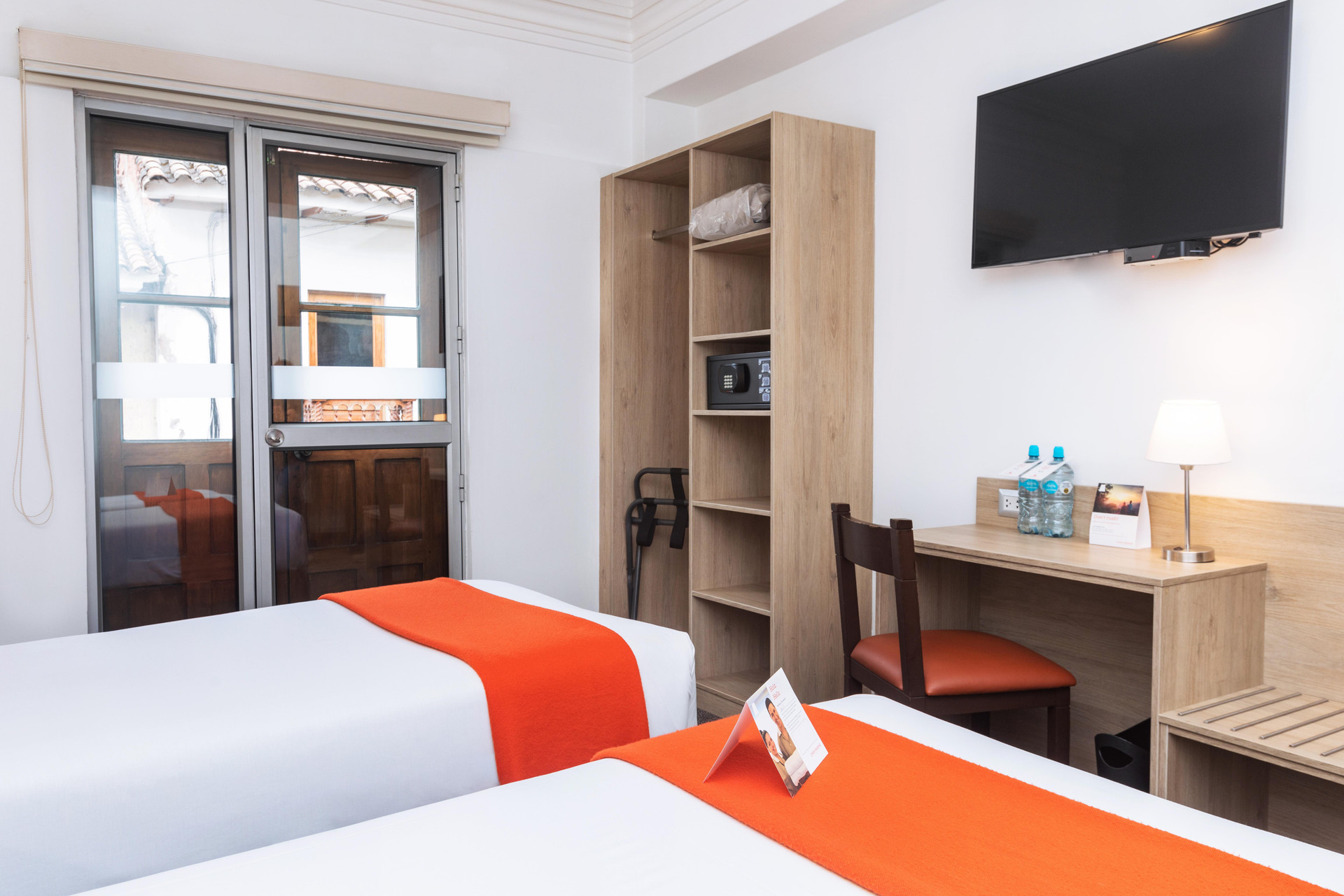 Standard, Twin Beds, Street View