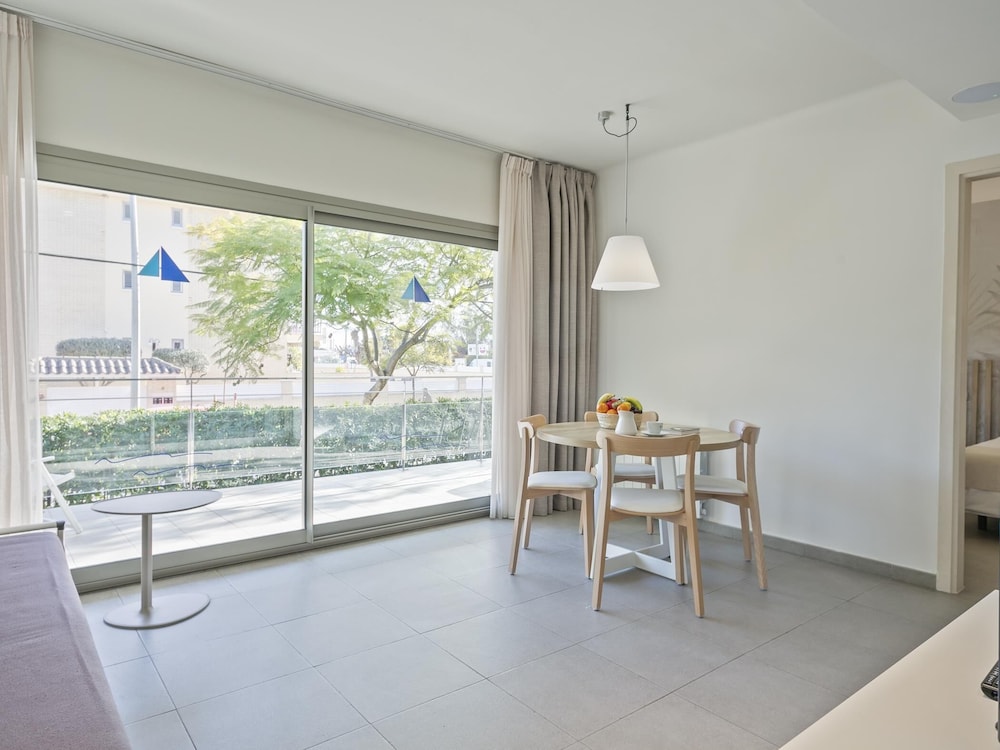 Castellmar Apartments 44/57