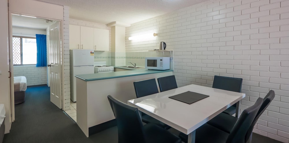 Trickett Gardens Holiday Inn 47/63