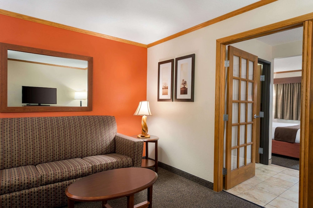 AmericInn by Wyndham Virginia 32/47