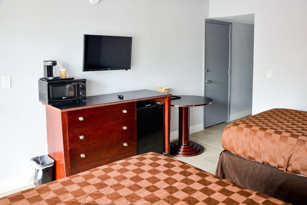 Rodeway Inn Sun City Center 28/46