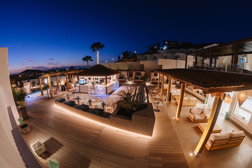 Ohasis Boutique Suites 4/50