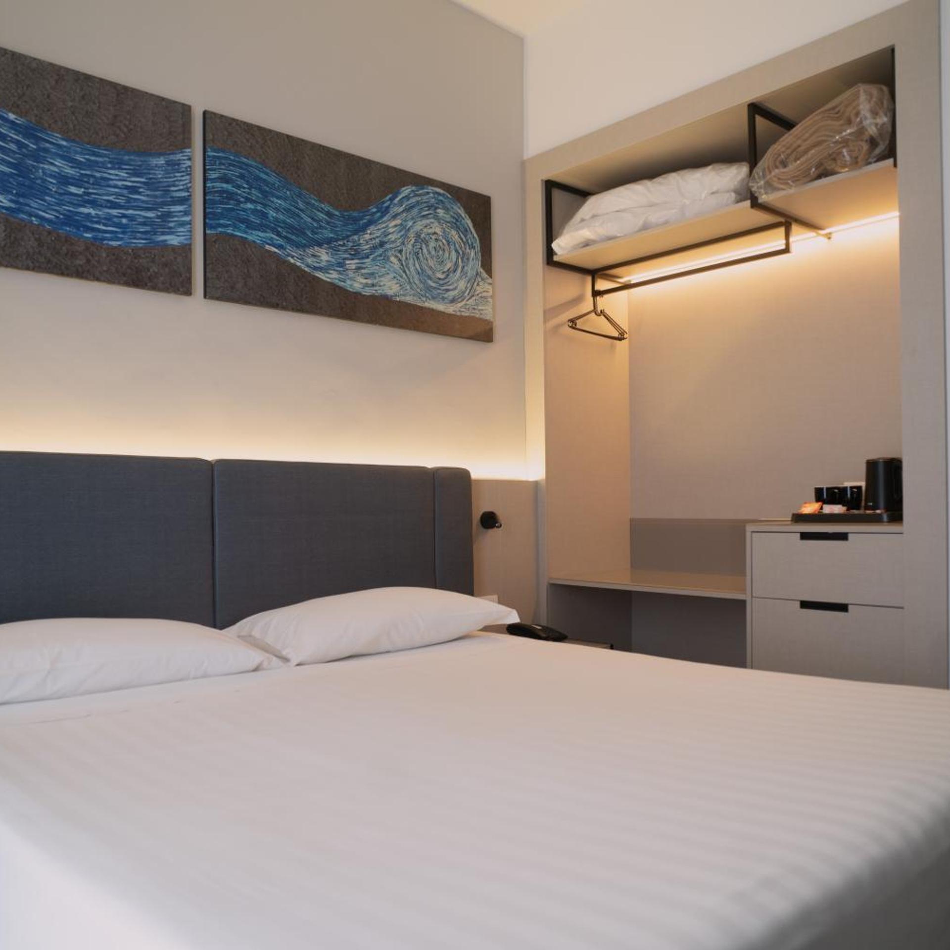 Room, Double or Twin Bed