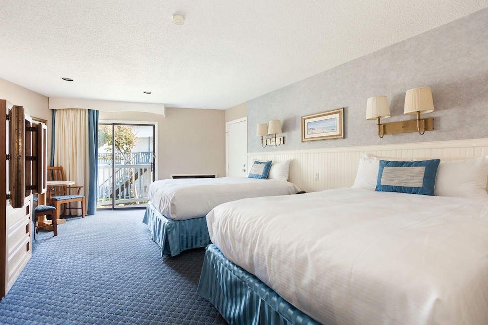 Blue Water Resort on the Ocean 34/79