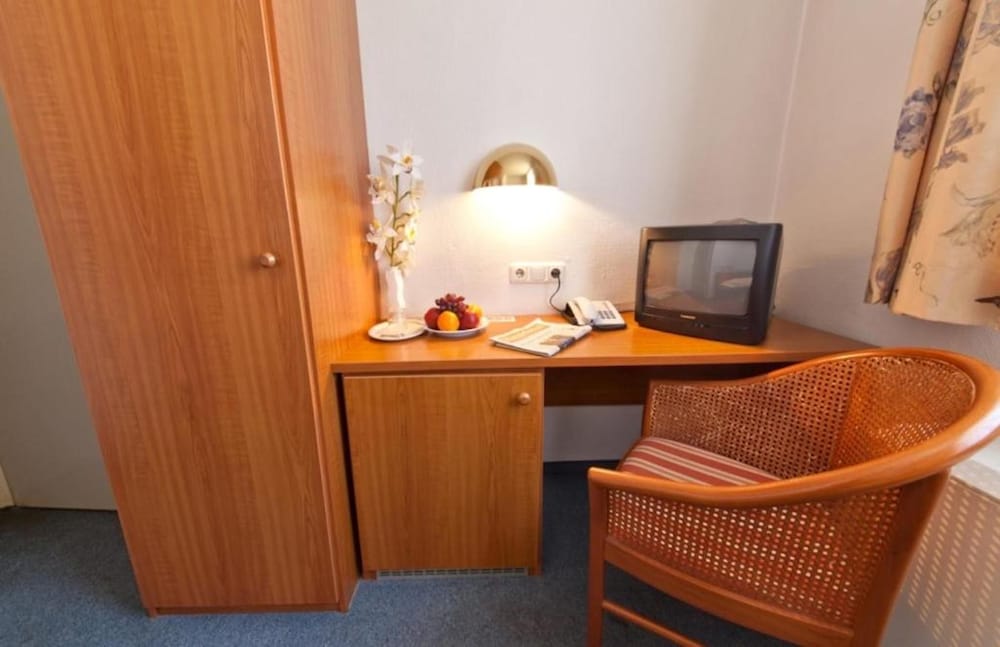 Centrum Hotel Commerz am Bhf Hamburg Altona 41/50