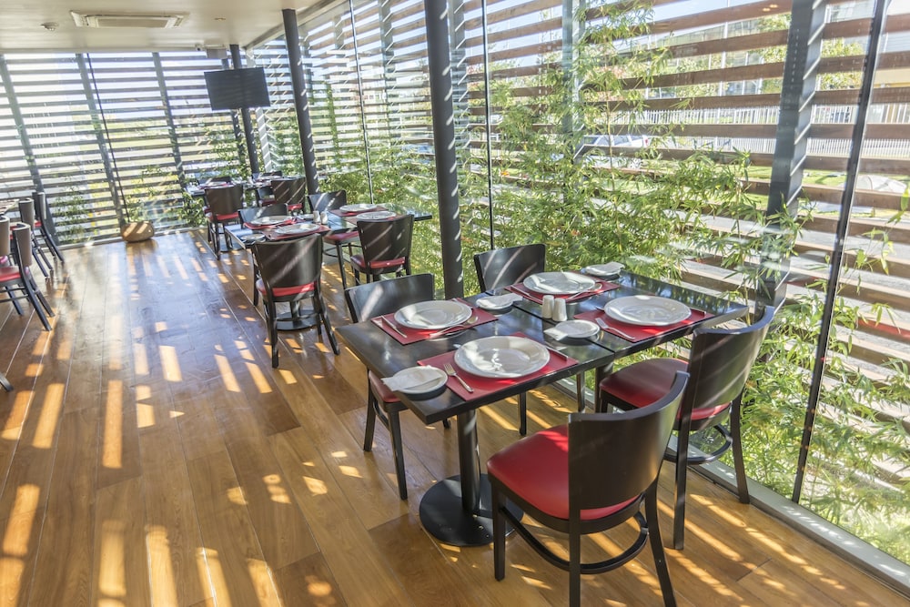 restaurant cafeteria
